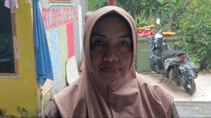 FOTO : Ketua RT 15 RW 02, Kelurahan Cipinang Besar Selatan, Kecamatan, Jatinegara, Sumiati.