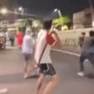 FOTO : Layar tangkap video tawuran yang diduga terjadi di depan Polres Metro Jakarta Timur (@warungjurnalis)