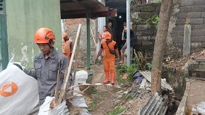 Rumah ambruk di Kranat Jati (sentananews.com)