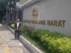 FOTO :  Kuasa hukum pemilik lahan, Suhendro, Amirulah