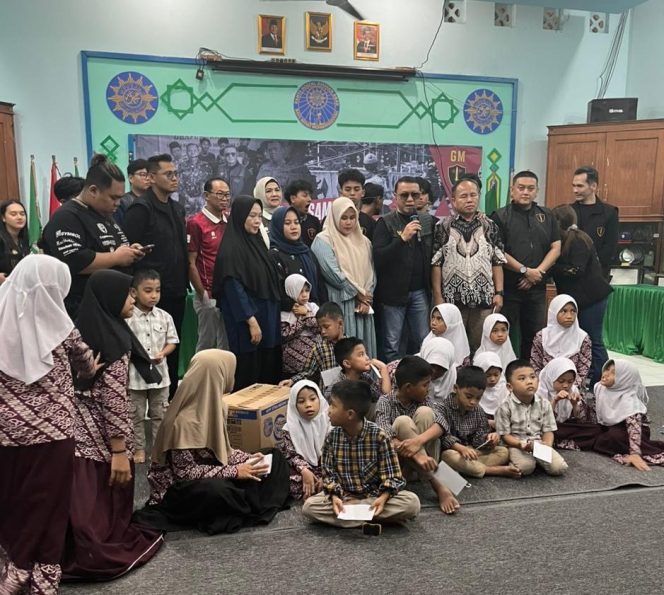 
					Garda Mawar Beri Beasiswa hingga S1 untuk 11 Anak Yatim Korban Longsor Bandung Barat