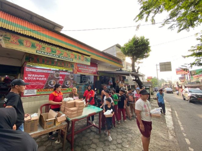 
					Alfamart Gandeng Warteg, Ribuan Paket Buka Puasa Dibagikan