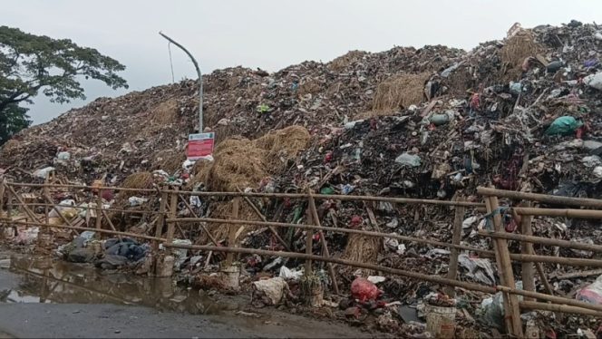 
					Sampah Lima Meter di Pasar Kramat Jati Picu Keluhan Pedagang