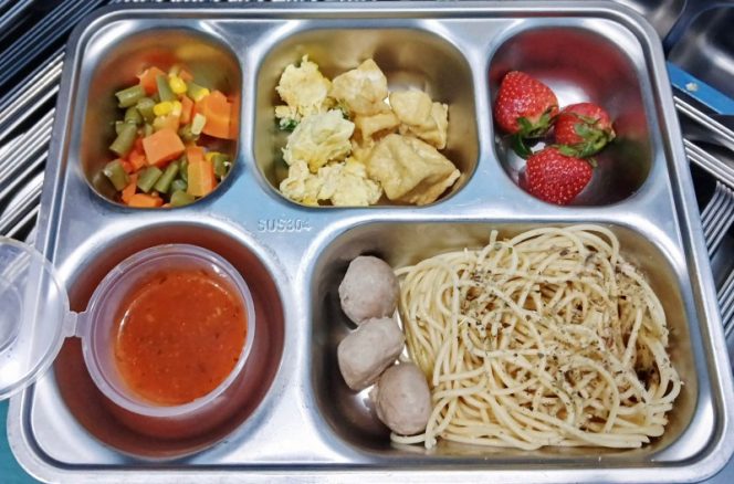 
					Diduga Keracunan Spageti MBG, Siswa dan Orang Tua di Duren Sawit Tumbang