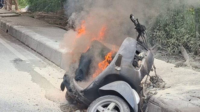 
					Vespa Terbakar di Jalan, Berkas Wisuda Igo Hangus dalam Sekejap