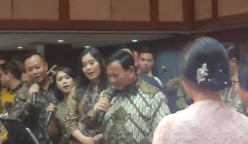 Prabowo Nyanyi di HUT ke-78 Siti Hardjanti Wismoyo