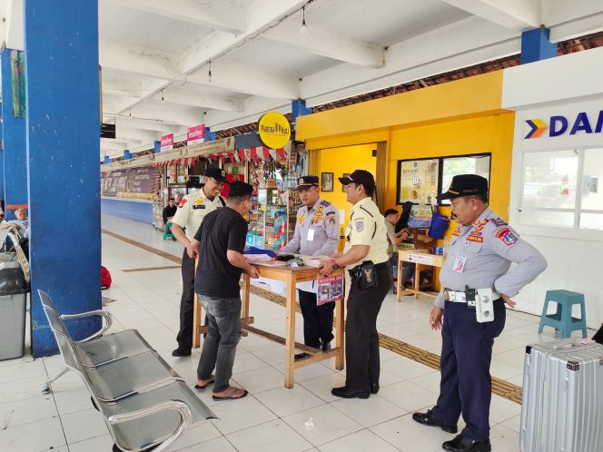 
					Loket Bayangan di Terminal Kampung Rambutan Ditertibkan 