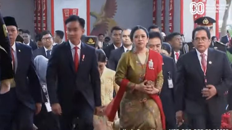 Berjas dan Berdasi Merah, Gibran Hadir di Sidang Tahunan MPR
