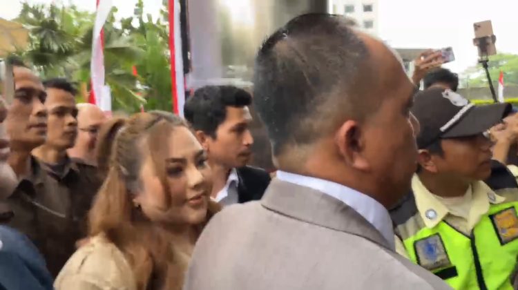 Teman Dekat Ridwan Kamil, Lisa Mariana Penuhi Panggilan KPK