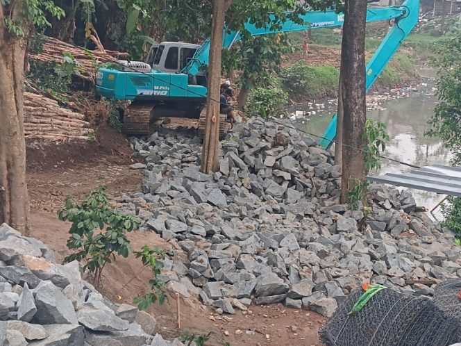 
					Anggaran Rp 26 Miliar di Kali Item Jaktim Cuma Pakai Bronjong
