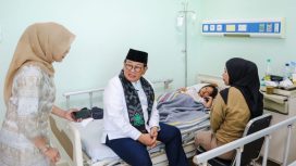 FOTO : Gubernur DKI Jakarta Pramono Anung saat menjenguk siswa yang keracunan Makan Bergizi Gratis (MBG) di Rumah Sakit Khusus Daerah (RSKD) Duren Sawit, Jakarta Timur, pada Sabtu (4/4)/Humas Pemprov DKI