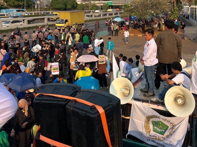 
					Gelar Aksi di DPR, Mahasiswa PTKIN Minta Kejaksaan Berbenah